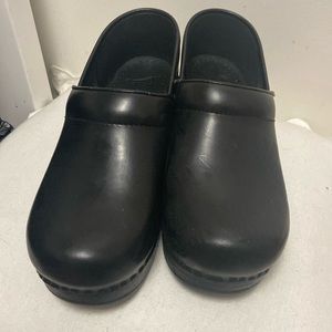 Dansko Black size 39 clogs